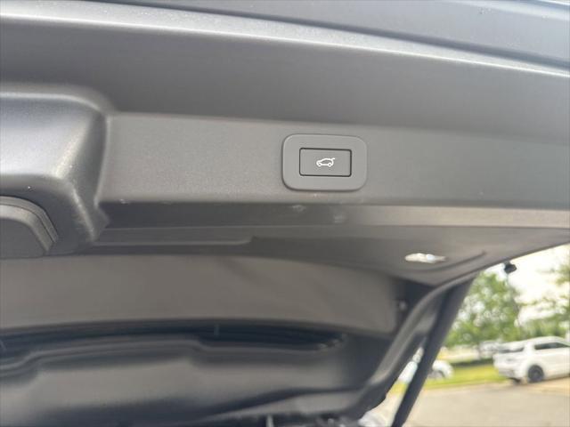 new 2025 Land Rover Range Rover Sport car, priced at $102,820