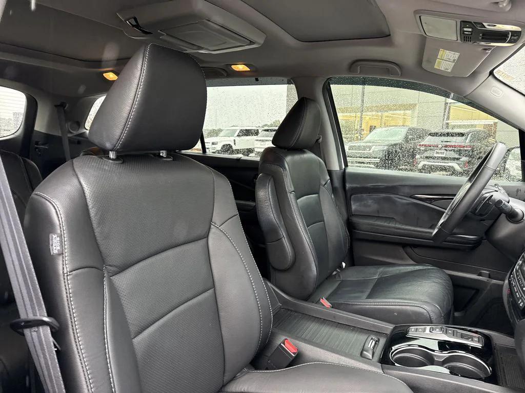 used 2022 Honda Pilot car, priced at $31,000