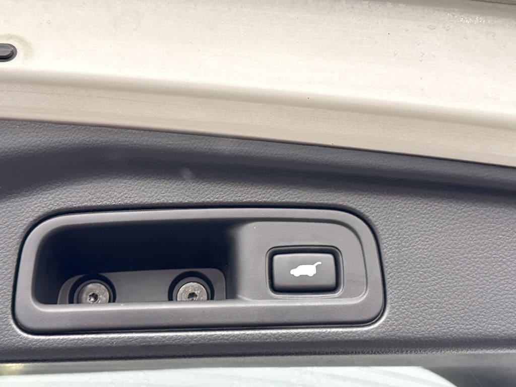 used 2022 Honda Pilot car, priced at $31,000