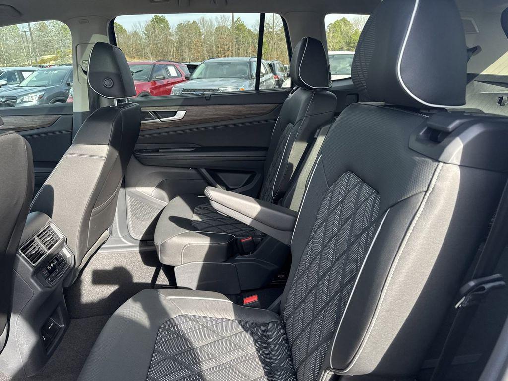new 2025 Volkswagen Atlas car, priced at $54,000