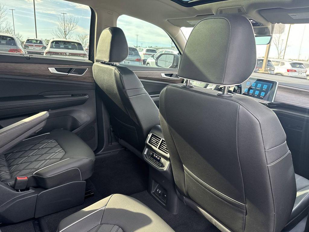 new 2025 Volkswagen Atlas car, priced at $54,000