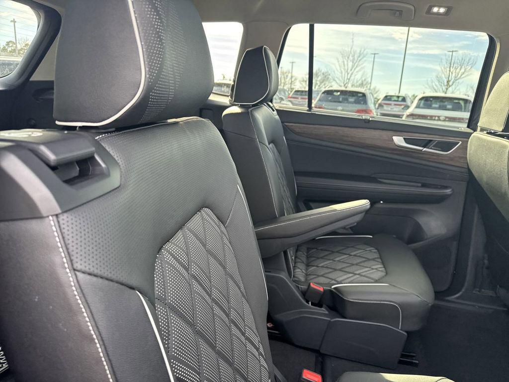 new 2025 Volkswagen Atlas car, priced at $54,000
