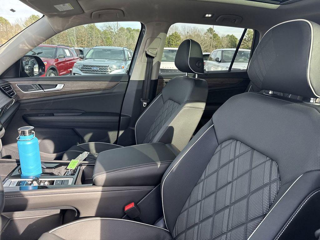 new 2025 Volkswagen Atlas car, priced at $54,000