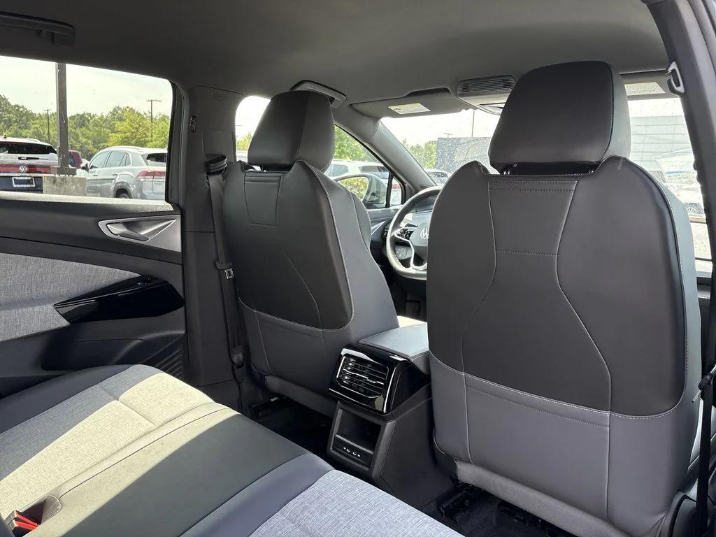 new 2025 Volkswagen ID.4 car, priced at $45,720