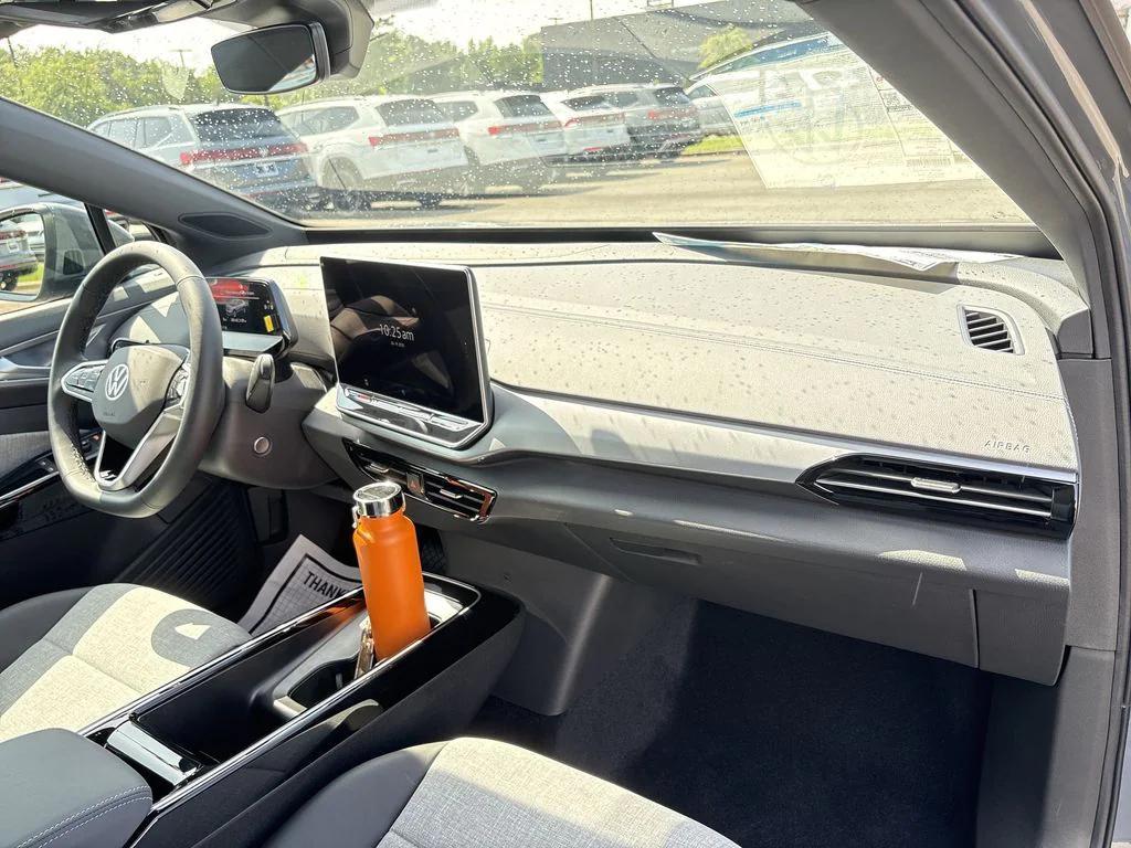 new 2025 Volkswagen ID.4 car, priced at $45,720