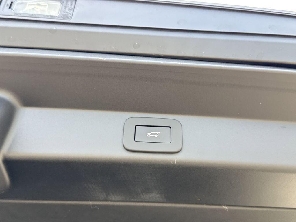 new 2025 Land Rover Range Rover Sport car, priced at $91,925