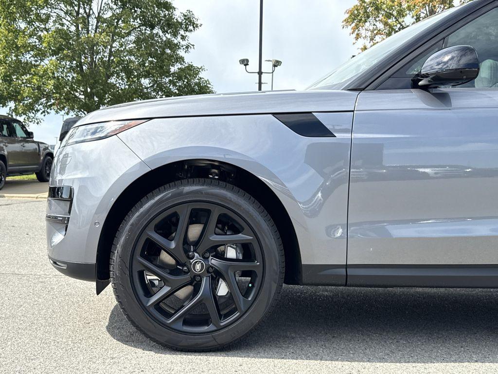 new 2025 Land Rover Range Rover Sport car, priced at $91,925