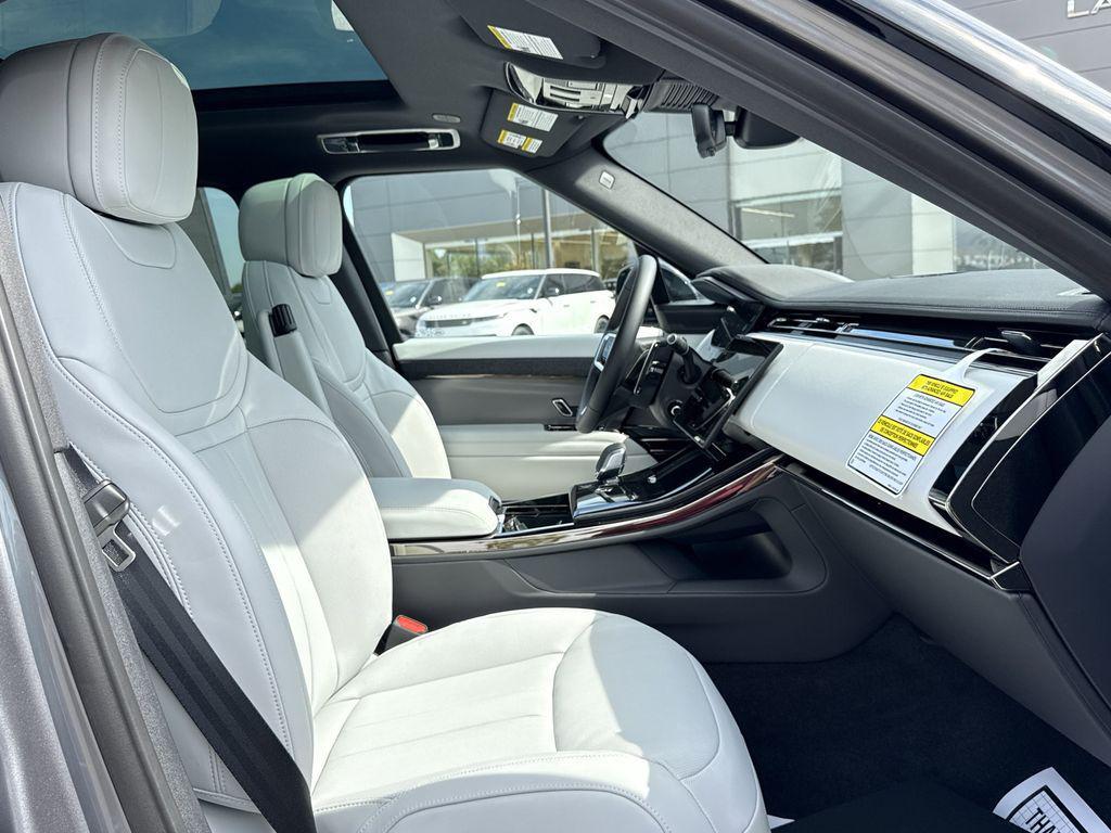 new 2025 Land Rover Range Rover Sport car, priced at $91,925