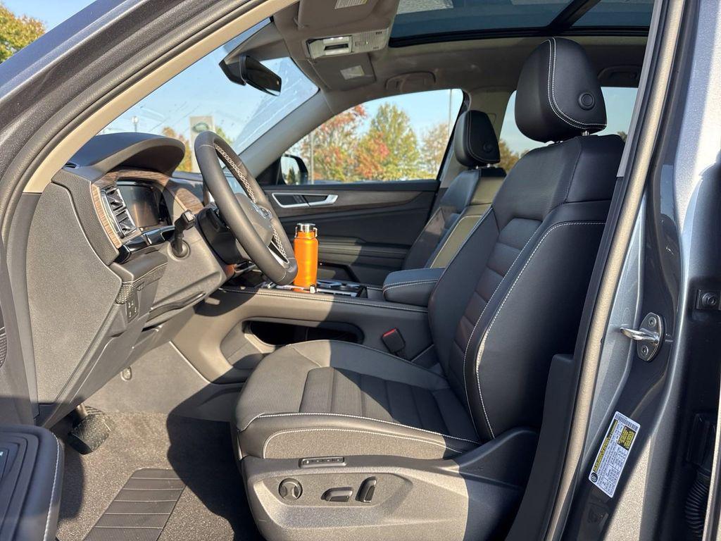 new 2025 Volkswagen Atlas car, priced at $48,200