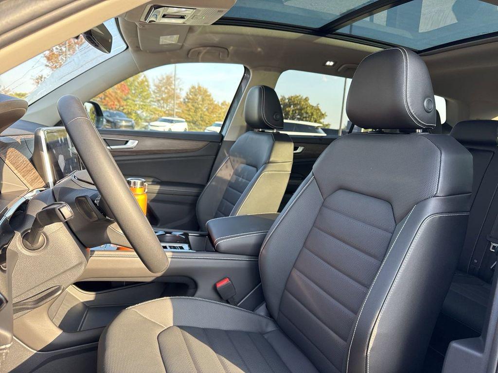 new 2025 Volkswagen Atlas car, priced at $48,200