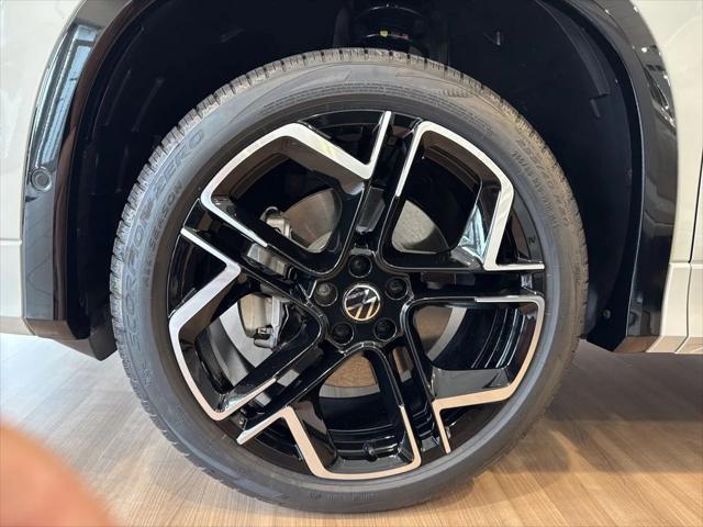 new 2025 Volkswagen Tiguan car, priced at $42,176