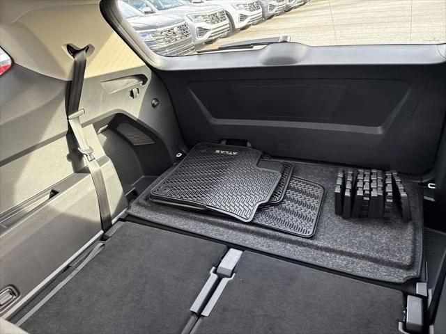 new 2025 Volkswagen Atlas car, priced at $44,904