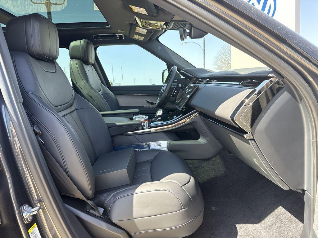 new 2025 Land Rover Range Rover Sport car, priced at $118,155