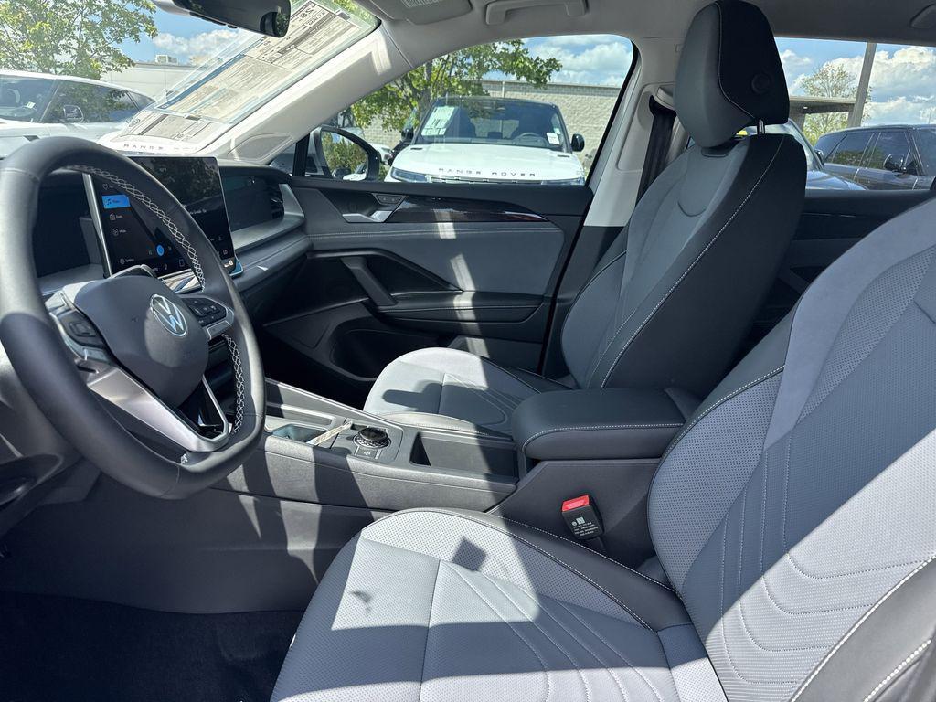 new 2025 Volkswagen Tiguan car, priced at $33,000