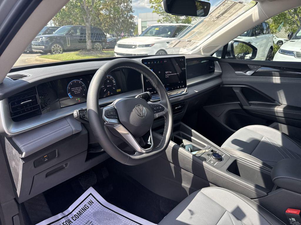 new 2025 Volkswagen Tiguan car, priced at $33,000