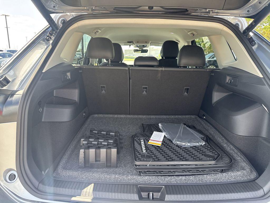 new 2025 Volkswagen Tiguan car, priced at $33,000