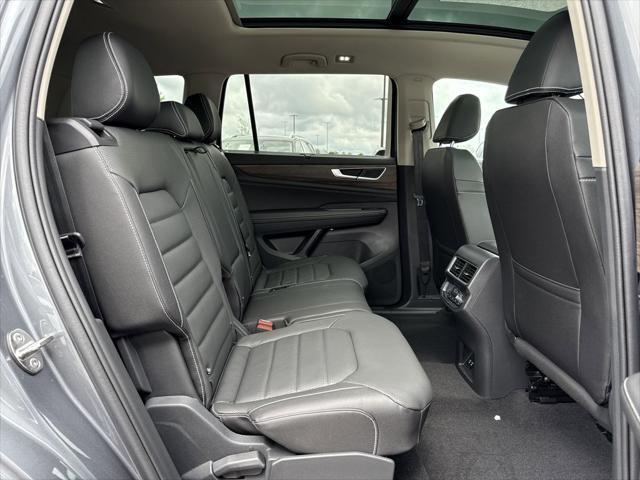 new 2025 Volkswagen Atlas car, priced at $48,072