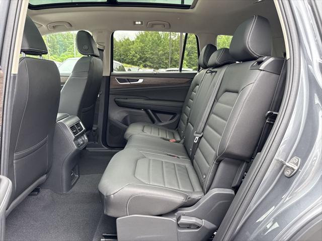new 2025 Volkswagen Atlas car, priced at $48,072