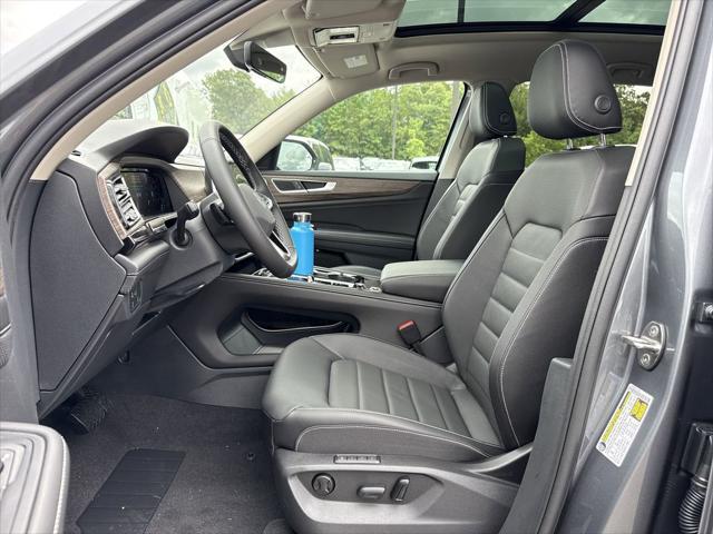 new 2025 Volkswagen Atlas car, priced at $48,072