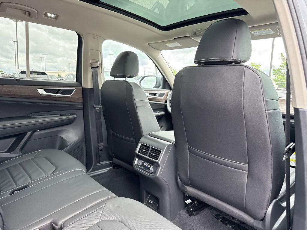 new 2025 Volkswagen Atlas car, priced at $49,300