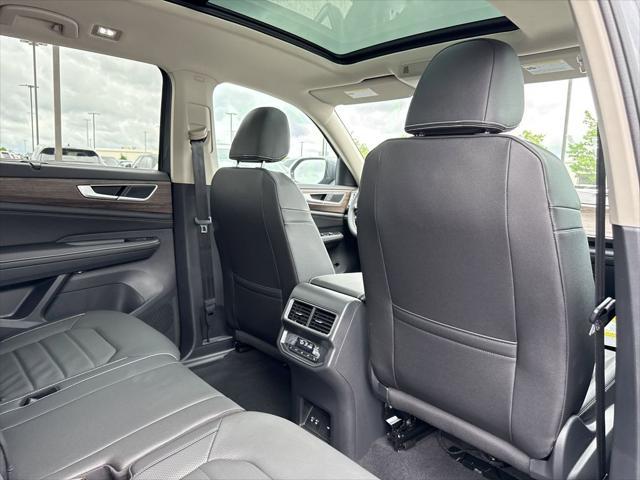 new 2025 Volkswagen Atlas car, priced at $48,072