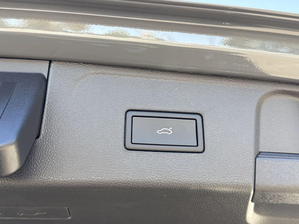 new 2026 Volkswagen Atlas car, priced at $48,586