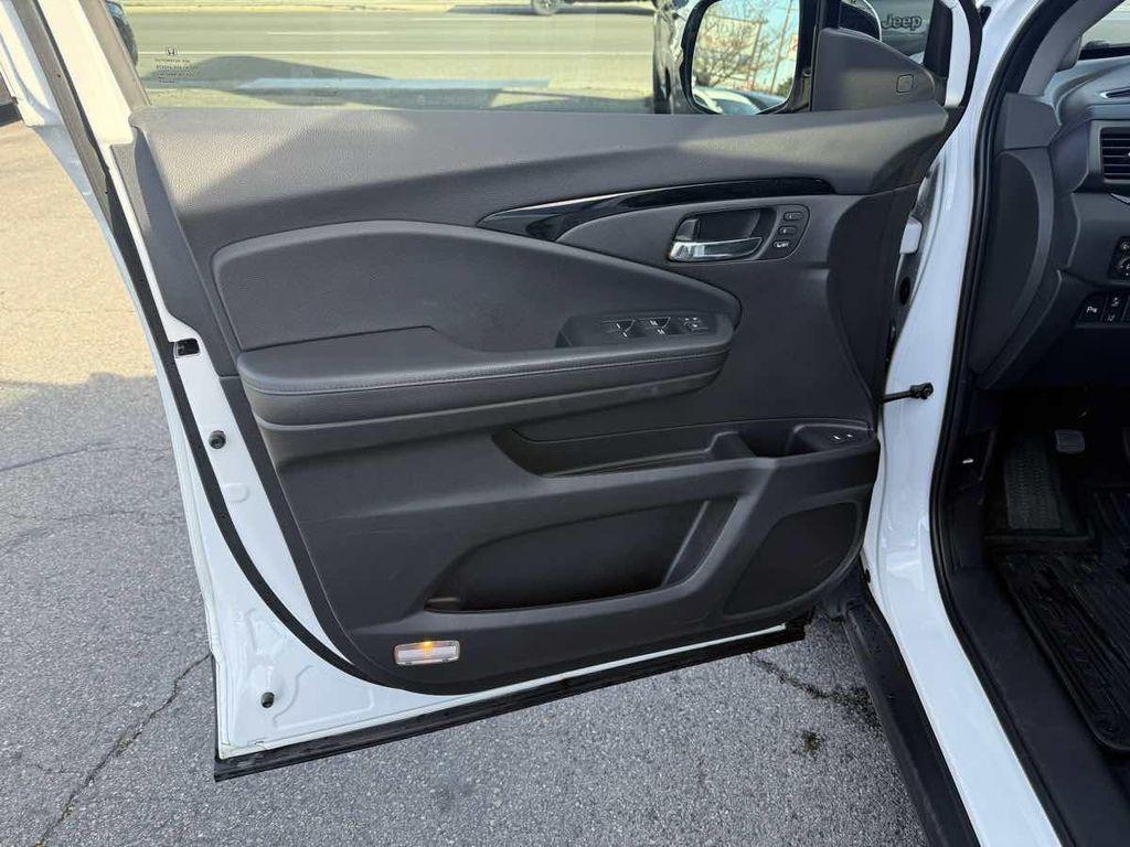 used 2022 Honda Pilot car, priced at $36,910