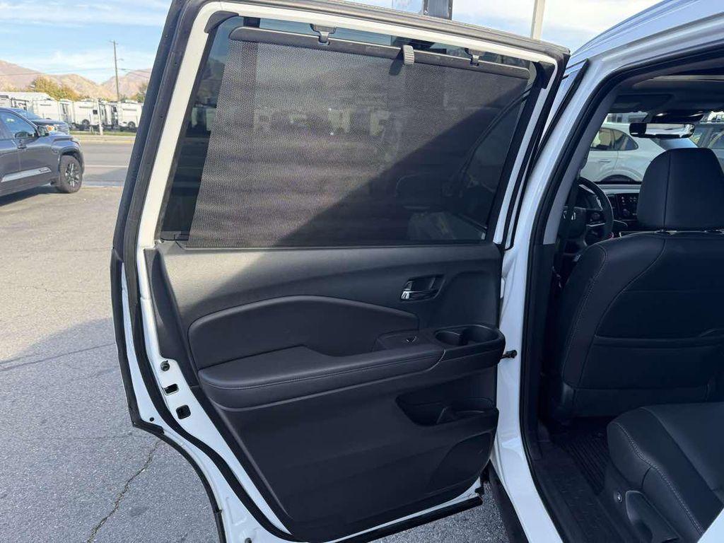 used 2022 Honda Pilot car, priced at $36,910