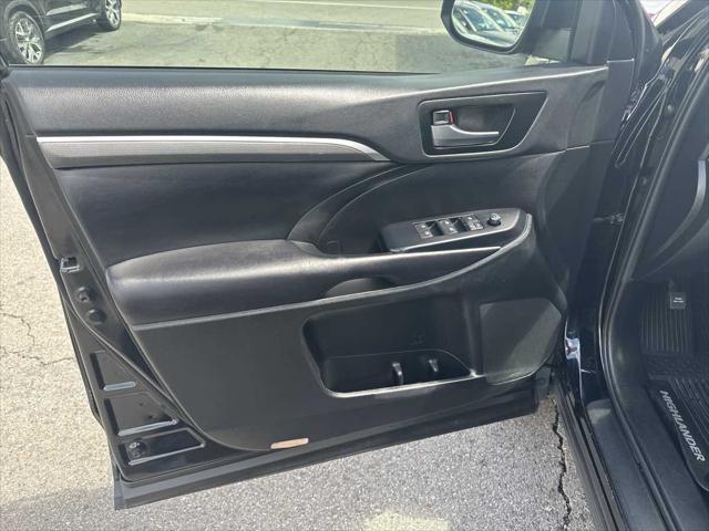 used 2019 Toyota Highlander car, priced at $30,910