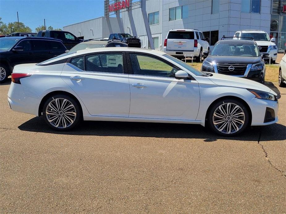 new 2024 Nissan Altima car, priced at $32,996