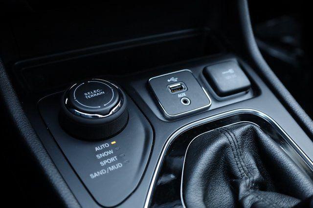 used 2019 Jeep Cherokee car, priced at $15,318