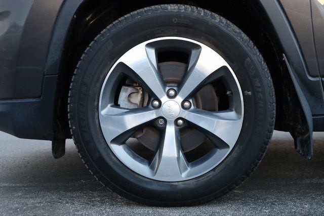 used 2019 Jeep Cherokee car, priced at $15,318