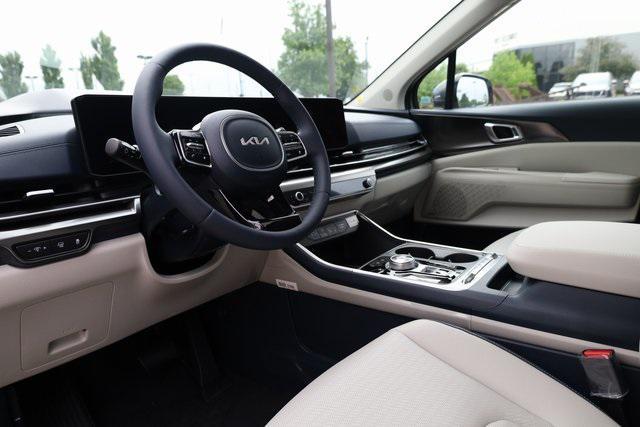 new 2025 Kia Carnival Hybrid car, priced at $51,630
