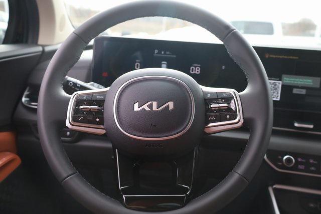 new 2025 Kia Carnival car, priced at $38,977