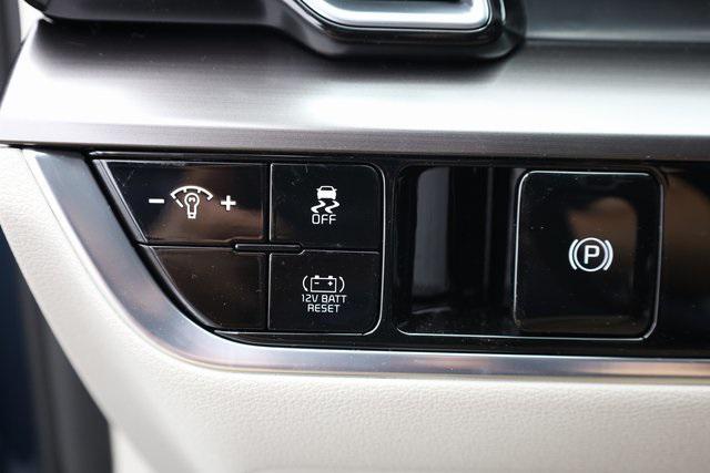 new 2025 Kia Sportage Hybrid car, priced at $32,153