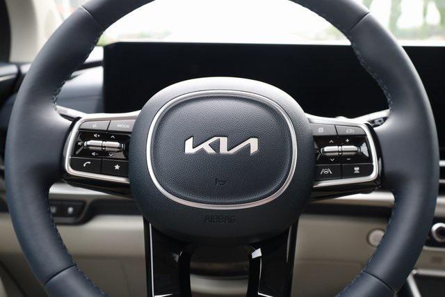 new 2025 Kia Carnival Hybrid car, priced at $51,507