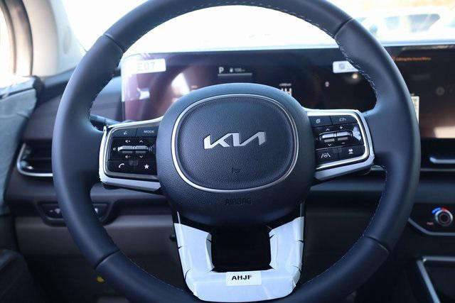 new 2025 Kia Carnival Hybrid car, priced at $43,644