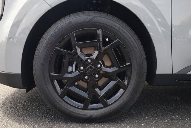new 2025 Kia Carnival car, priced at $47,131