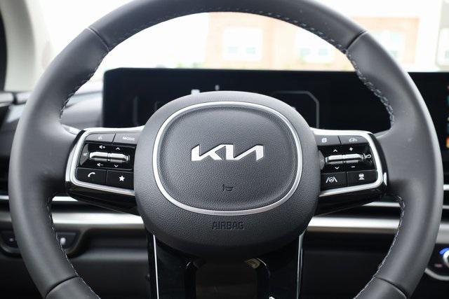 new 2025 Kia Carnival car, priced at $45,669