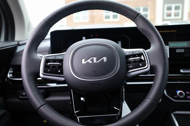 new 2025 Kia Carnival Hybrid car, priced at $53,420