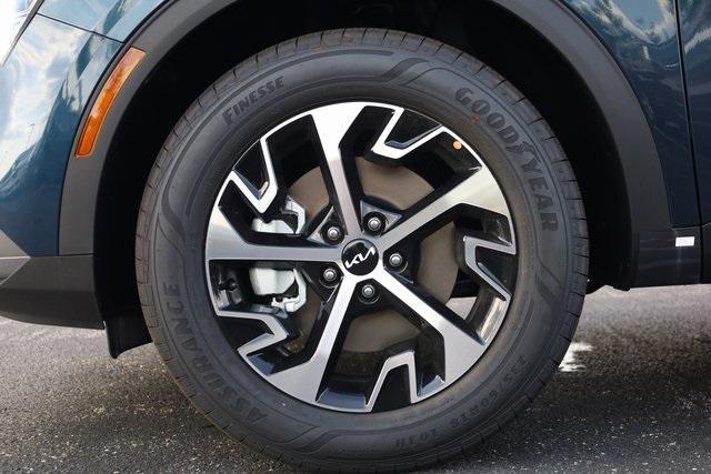 new 2025 Kia Sportage Hybrid car, priced at $30,574