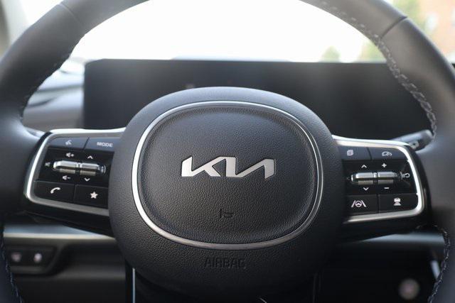 new 2025 Kia Carnival Hybrid car, priced at $51,439