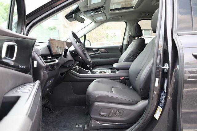 new 2025 Kia Carnival car, priced at $45,830