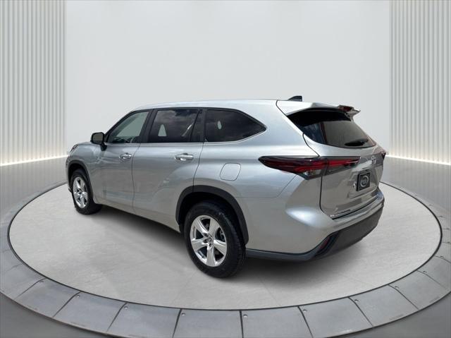 used 2024 Toyota Highlander car, priced at $37,300