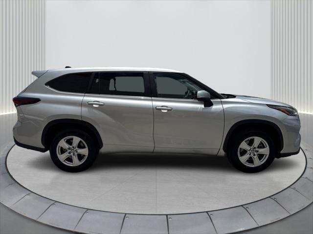 used 2024 Toyota Highlander car, priced at $37,300