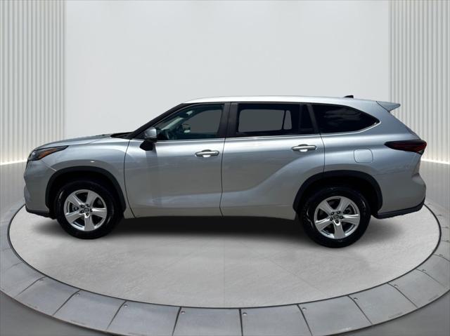 used 2024 Toyota Highlander car, priced at $37,300