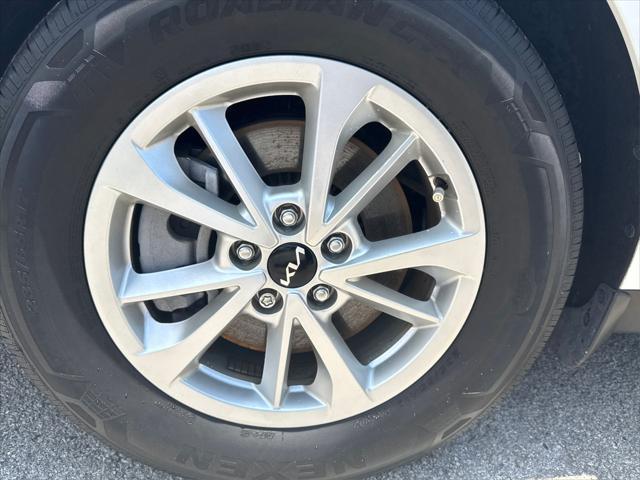 used 2024 Kia Carnival car, priced at $30,200