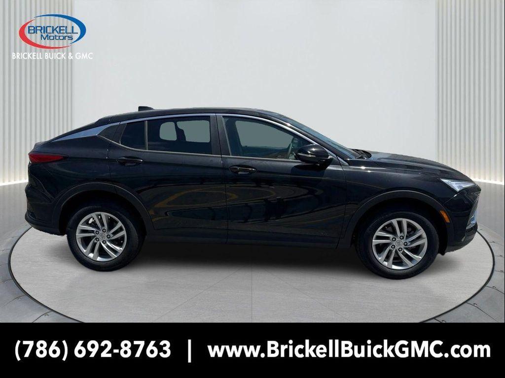 new 2025 Buick Envista car, priced at $24,552