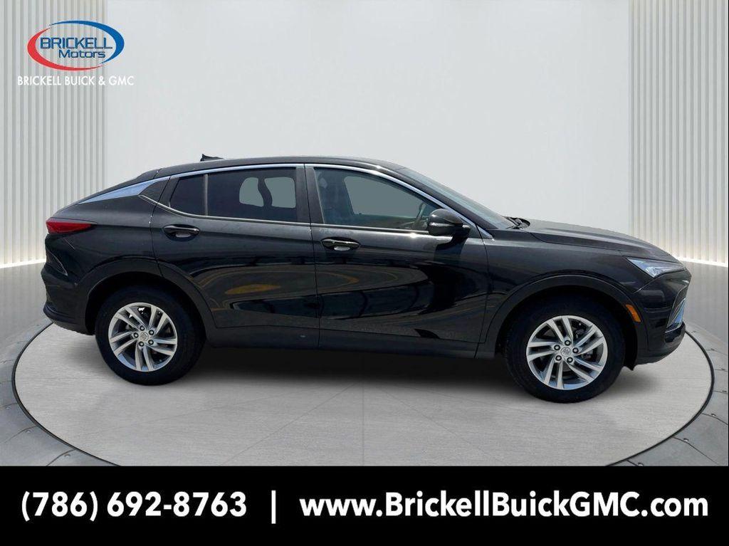 new 2025 Buick Envista car, priced at $24,552