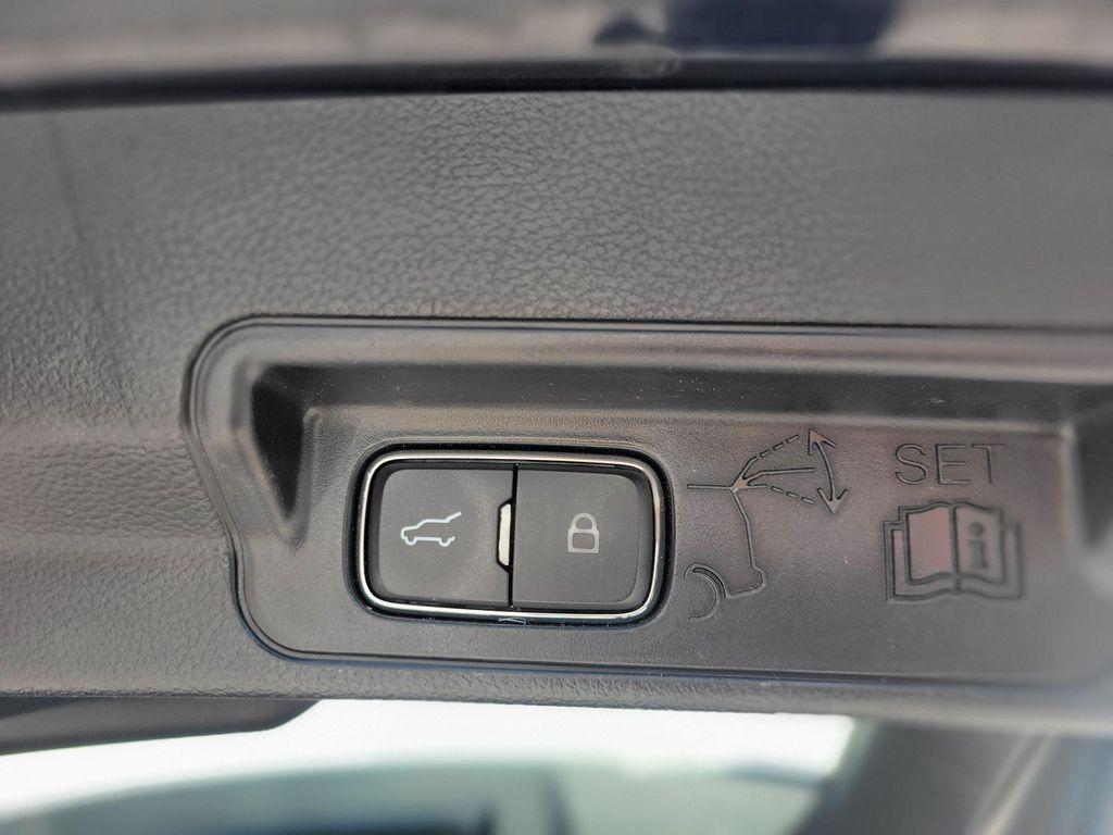 used 2022 Ford Explorer car, priced at $33,400